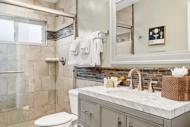 Inn by the Harbor - Wohnbeispiel Bad Standard 2 Beds (Zimmercodierung UG4)