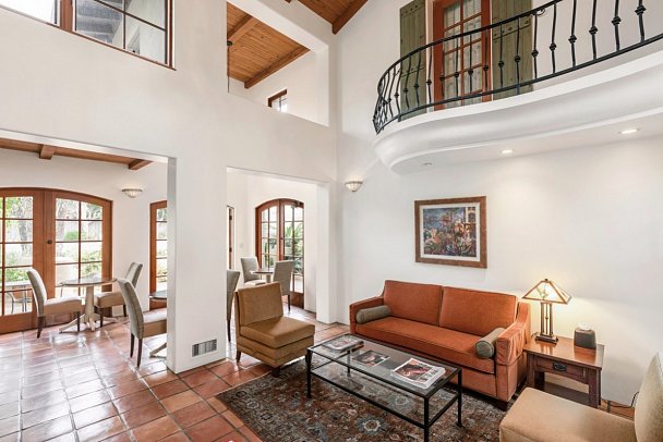 Inn by the Harbor - Lobby