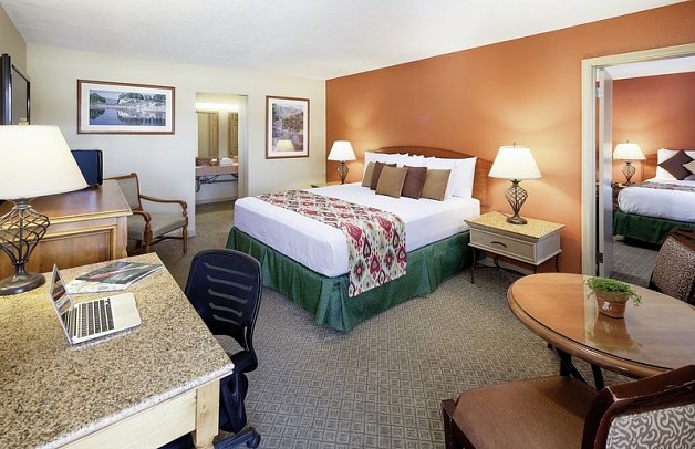 Sandpiper Lodge - 2-Bedroom Suite