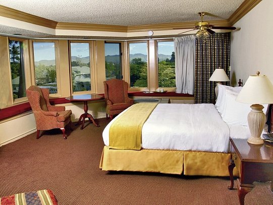 Historic Santa Maria Inn - Executive Tower