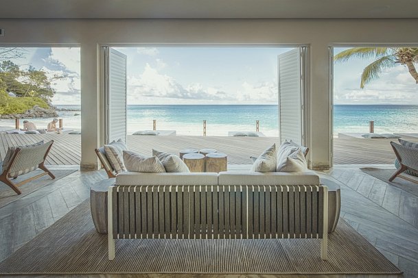 Carana Beach Hotel