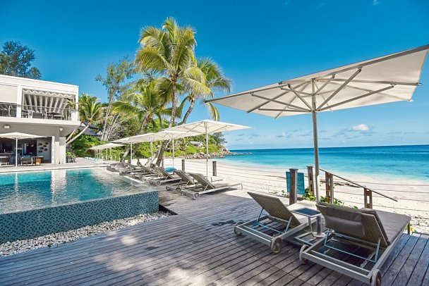 Carana Beach Hotel