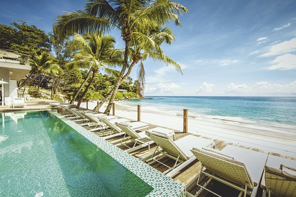 Carana Beach Hotel