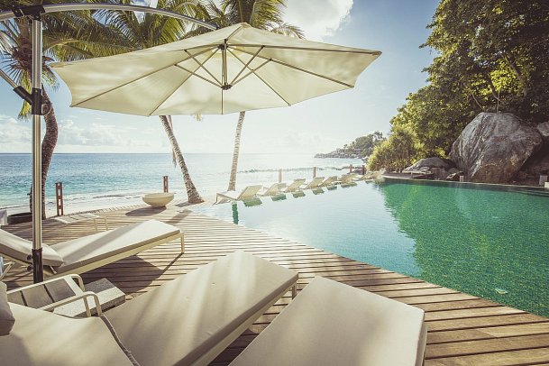 Carana Beach Hotel