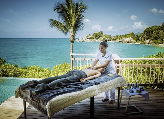 Carana Beach Hotel