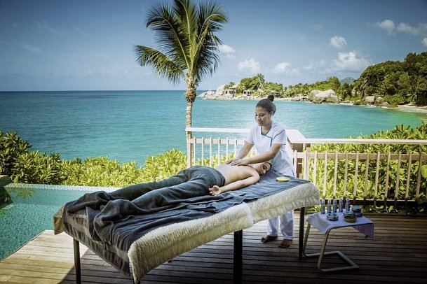 Carana Beach Hotel
