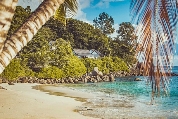 Carana Beach Hotel