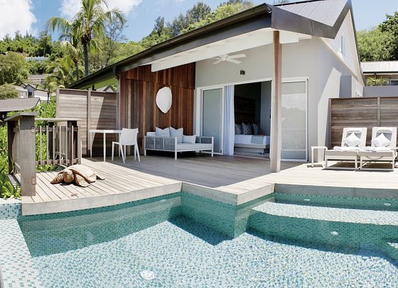Carana Beach Hotel - Wohnbeispiel Oceanview Pool Chalet (Zimmercodierungen UGM, UH1 & DG8)