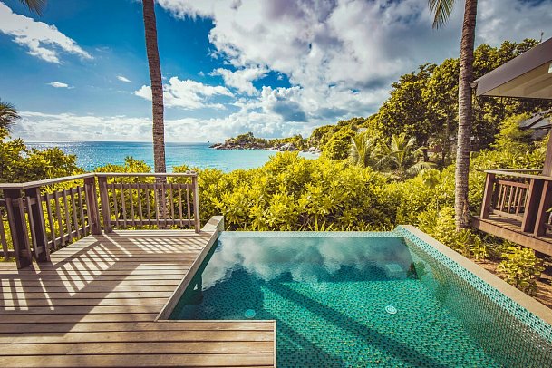 Carana Beach Hotel - Wohnbeispiel Oceanview Pool Chalet (Zimmercodierungen UGM, UH1 & DG8)