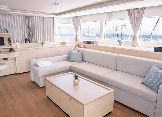 Segeltörn Silhouette Dream Premium - Lagoon 620