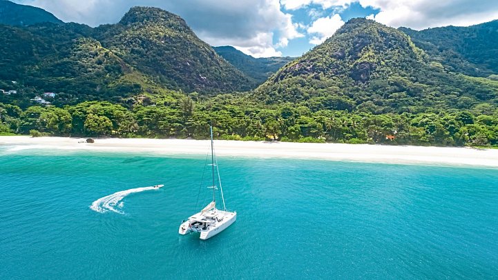 Segeltörn Praslin Dream Premium - Schiffsbeispiel Lagoon 620