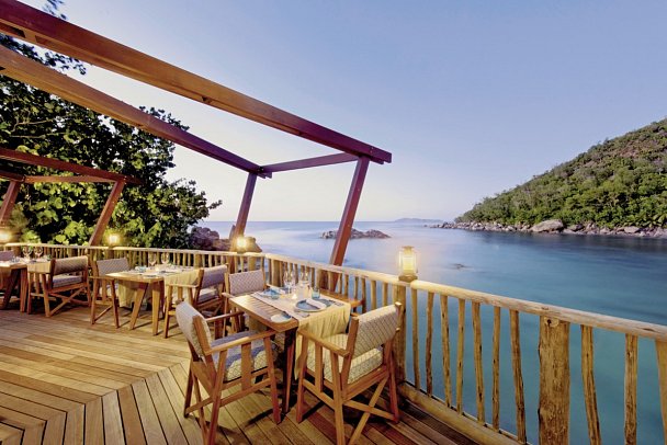 Constance Lemuria - Restaurant The Nest