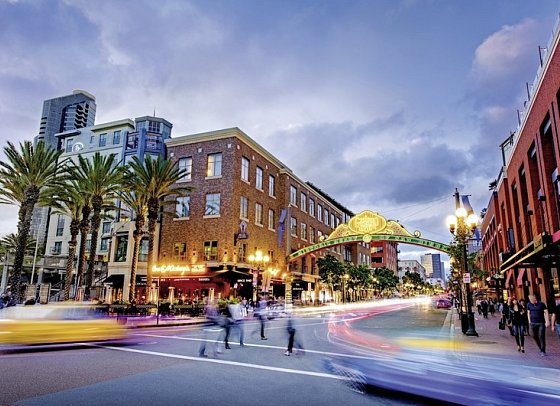 California Beach & Sun - Gaslamp Quarter