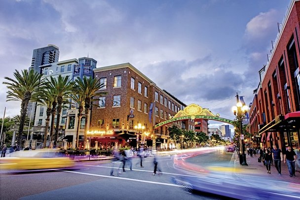 California Beach & Sun - Gaslamp Quarter