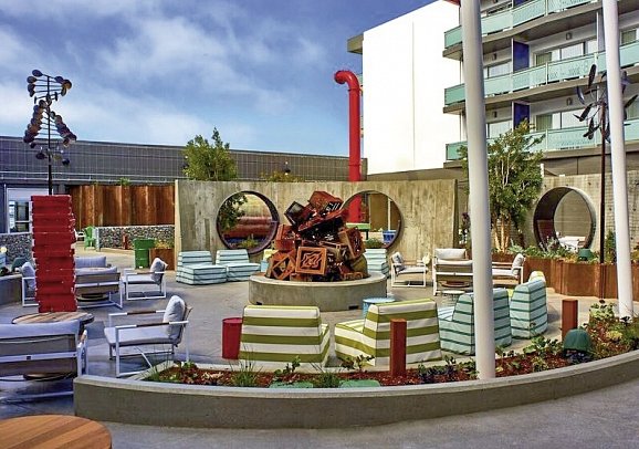 Hotel Zephyr - The Yard