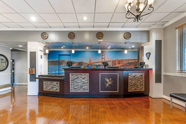 Best Western Plus Grosvenor Airport Hotel