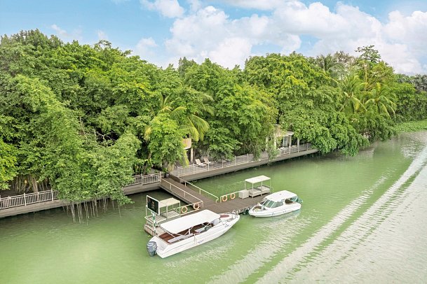 An Lam Retreats Saigon River