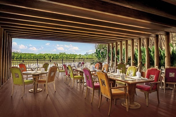 An Lam Retreats Saigon River