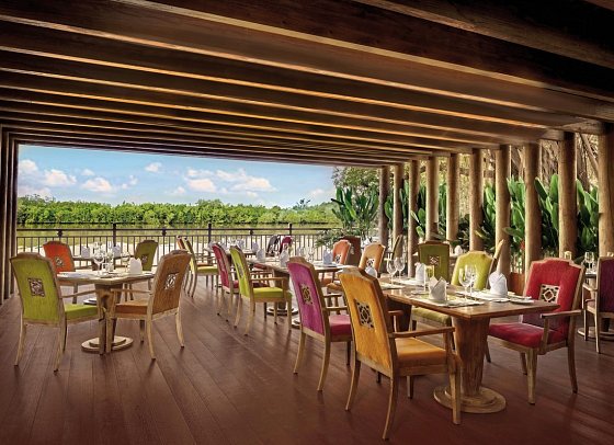 An Lam Retreats Saigon River