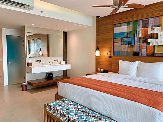 Azura Beach Resort - Wohnbeispiel Junior Suite Ocean View with Tub (Zimmercodierung J1M)