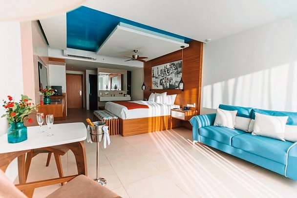 Azura Beach Resort - Wohnbeispiel Junior Suite Ocean Front Swim Out (Zimmercodierung JBO)