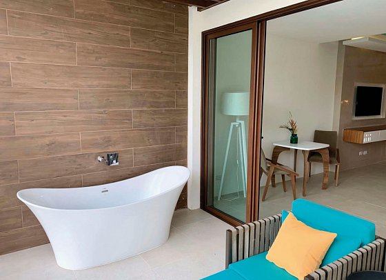 Azura Beach Resort - Wohnbeispiel Junior Suite Ocean View with Tub (Zimmercodierung J1M)