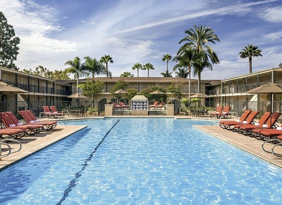 Hyatt Regency Newport Beach - Serenity Pool