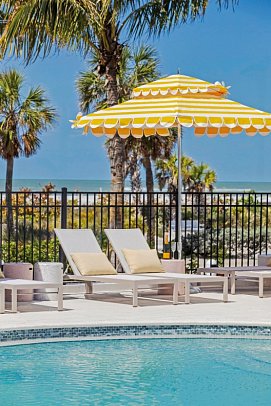 Cirque St. Armands Beachside