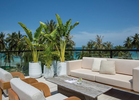 Centara Reserve Samui - Wohnbeispiel Balkon/Terrasse Reserve Suite
