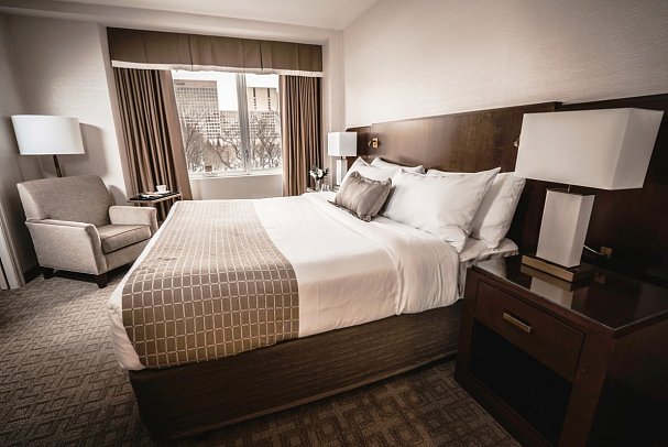 Lord Elgin Hotel