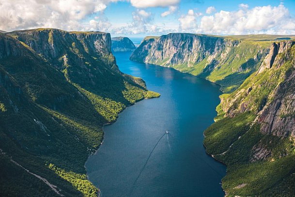 Naturwunder Nordatlantik - Wo Eisberge Geschichten erzählen - Western Brook Pond Gorge
