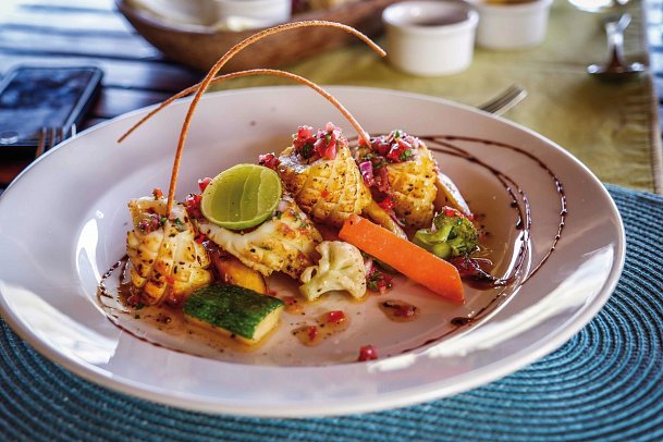 Saadani Safari (2 Nächte) - Mittagessen in Restaurant Mikochi