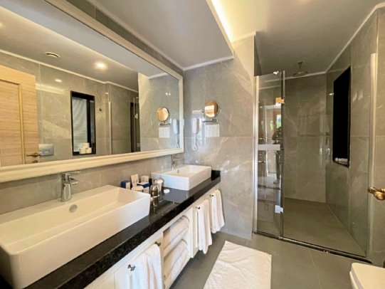 Saphir Hotel & Villas - Beispiel Bad Villa Senior Deluxe (Zimmercodierungen FDN & FD1)