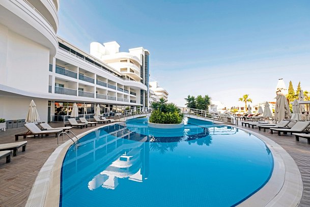 Laguna Beach Alya Resort & Spa