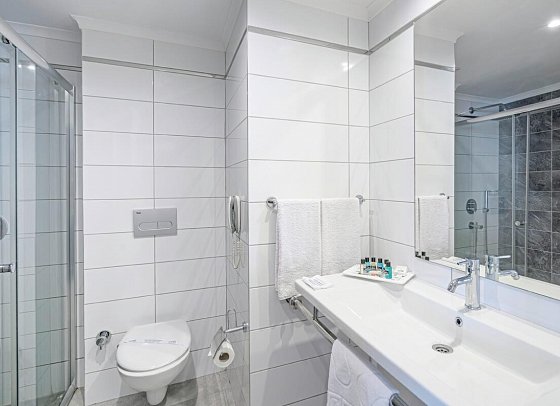 Avena Resort & Spa Hotel - Beispiel Bad (Zimmercodierungen DB1, DS1 & FB1)