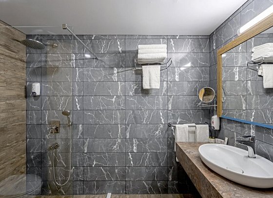 Miarosa Kemer Beach - Beispiel Bad Doppelzimmer Swim Up (Zimmercodierung DBQ)