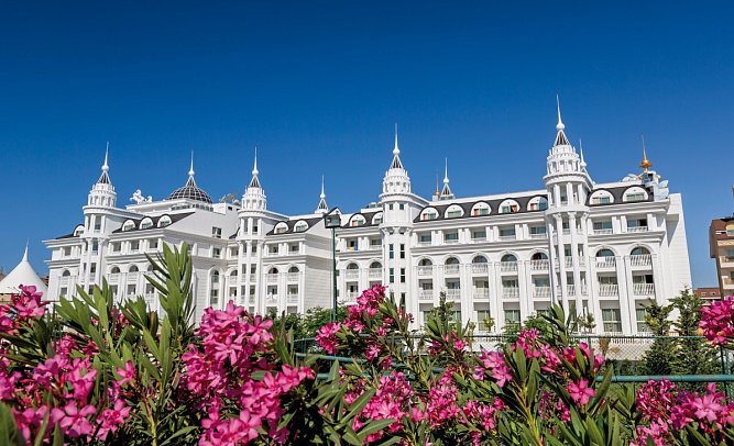 Side Royal Palace