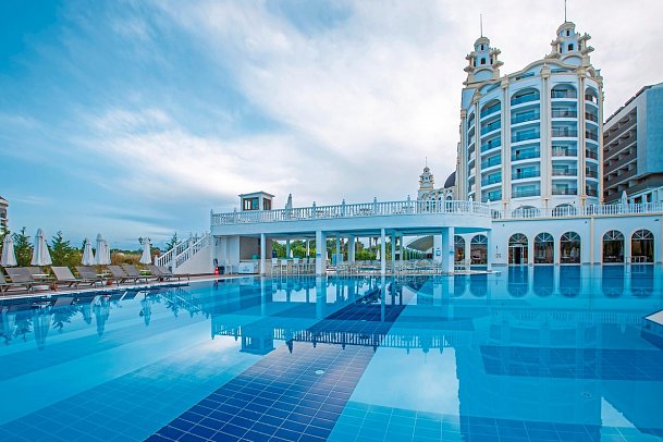 J'adore Deluxe Hotel & Spa