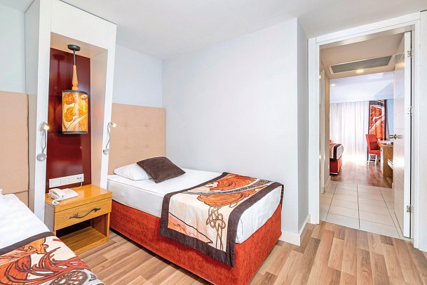 Orange Palace - Wohnbeispiel Familienzimmer (Zimmercodierungen FB1 & FB2)