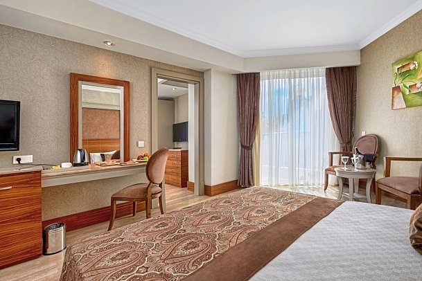 Well Palace Side - Wohnbeispiel Familienzimmer Poolblick