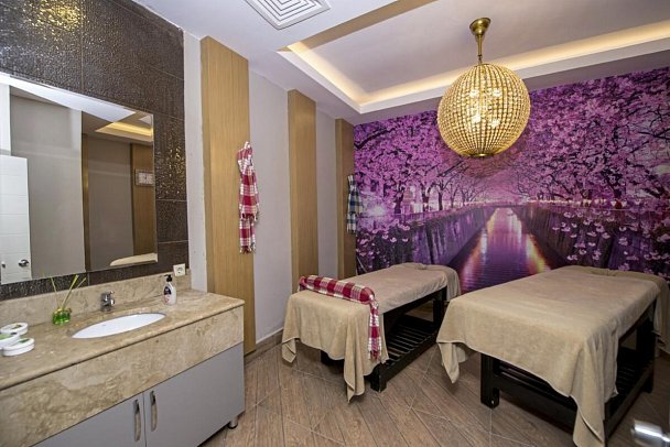 Palm World Side Resort & Spa