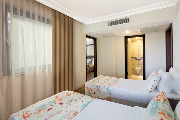 Seven Seas Hotel Life - Wohnbeispiel Familienzimmer Haupthaus (Zimmercodierung FBU)