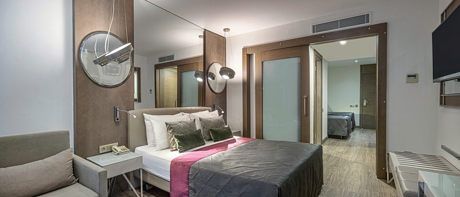 Side Star Elegance - Wohnbeispiel Familienzimmer Poolblick (Zimmercodierung FBP)