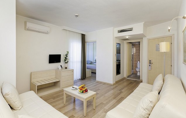 Febeach Hotel - Wohnbeispiel Suite Landblick (Zimmercodierung WBL)