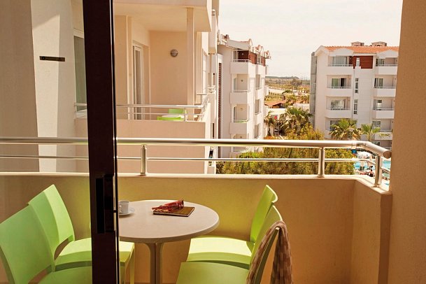 Calimera Side Resort - Wohnbeispiel Familienzimmer Poolblick (Zimmercodierungen FBP & FB1)