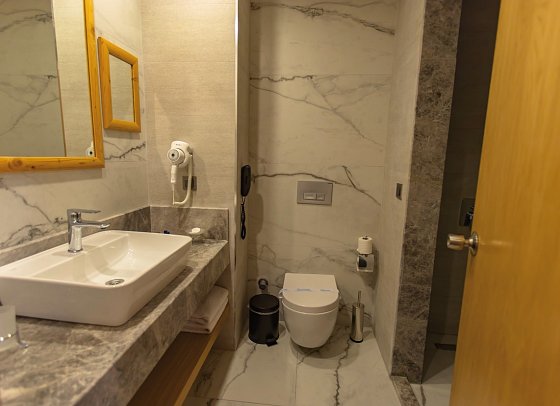 Alexia Resort & Spa - Wohnbeispiel Bad Doppelzimmer Komfort Landblick