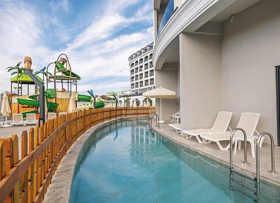 Side Moon Palace Hotel - Wohnbeispiel Zimmer Swim-Up (Zimmercodierungen U1Q & DC2)