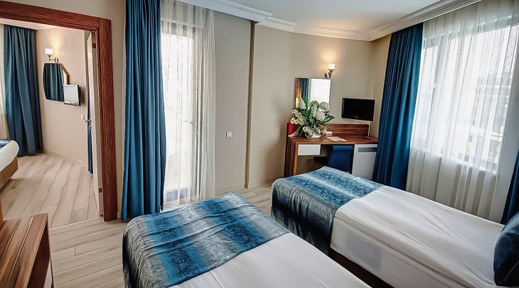 Grand Seker - Wohnbeispiel Familienzimmer (Zimmercodierung FB1)