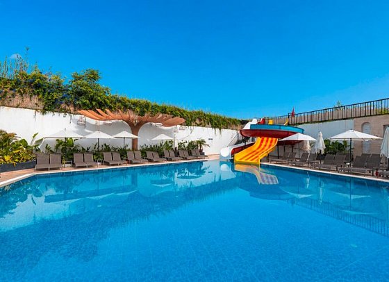 Q Ella Beach Hotel