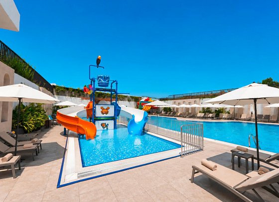 Q Ella Beach Hotel